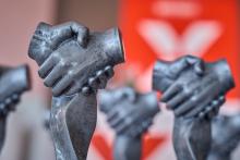 Spotkanie sygnatariuszy "Wyzwanie 10 na 10" - statuetka