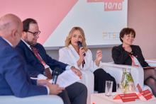 Spotkanie sygnatariuszy "Wyzwanie 10 na 10"  panel dyskusyjny